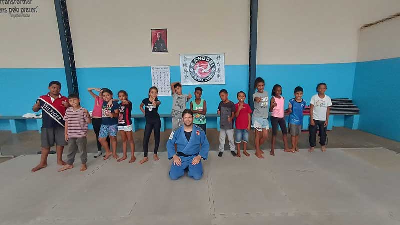 Voluntariado, projeto de judô no centro de convivência Juvenato.